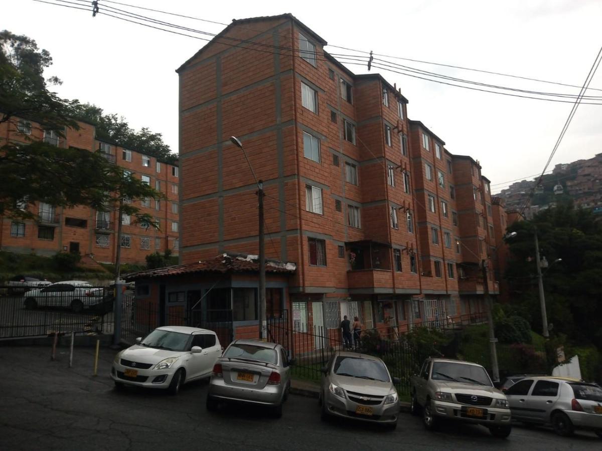 Apartamento 201 Amplio Y Comodo Medellin 90 Mts Exterior photo